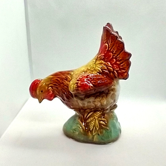 Chicken Ceramic Figurine Decor New Pecking Pose NEW - Picture 1 of 6